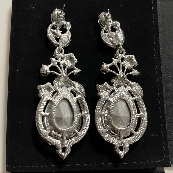 ✨ Stunning Clear Rhinestones Chandelier Drop Earrings - Picture 2 of 3